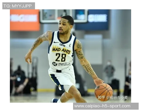 波蒂斯表现稳健半场8投5中贡献12分6篮板正负值2助球队稳定局面