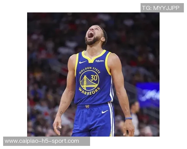 库里首节表现抢眼8投4中斩获11分外加3助攻1封盖展现全能实力
